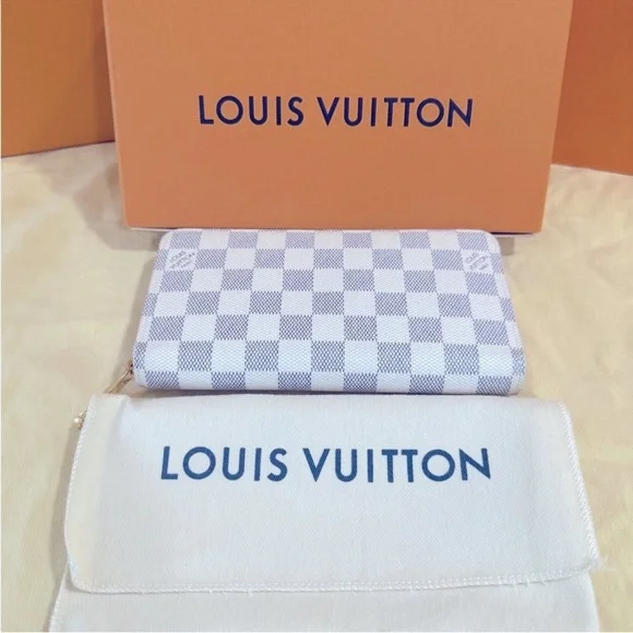 Louis Vuitton Damier Azur Zippy Wallet - Picture 10 of 11